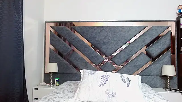 KarlaTesg's Live XXX Chat