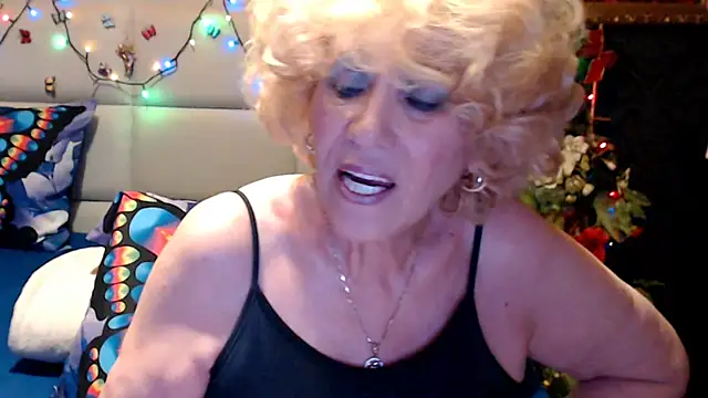 HappyWomanOn's Webcam Show