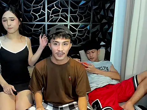 Вебкам-шоу roberthugecock