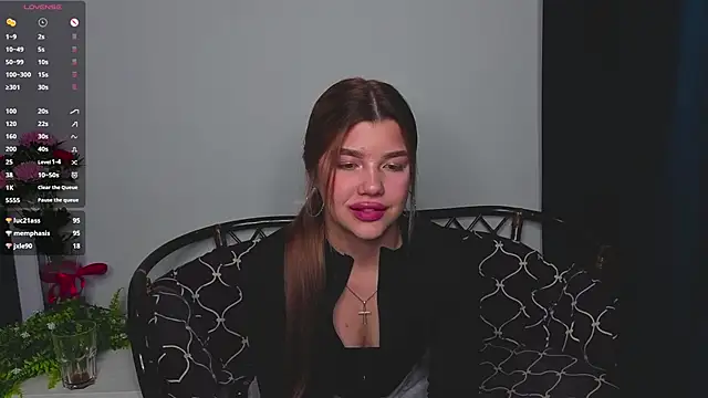 DelenaRines' Live XXX Chat