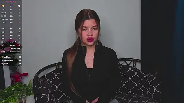 DelenaRines' Live XXX Chat