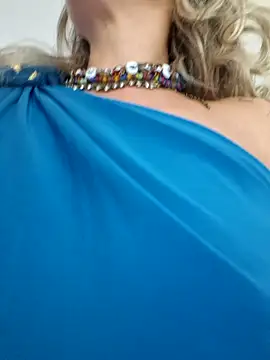 Онлайн чат XXX CelynaRoss