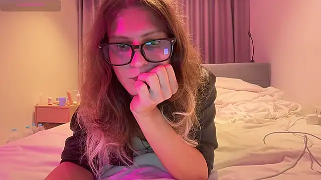 AlicePinkhead live XXX chat