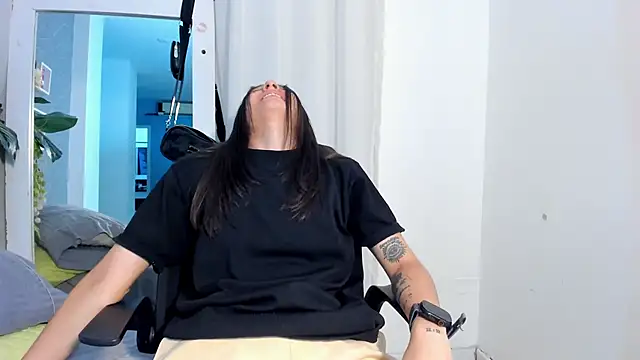 ViictoriiaSaenz 现场XXX聊天