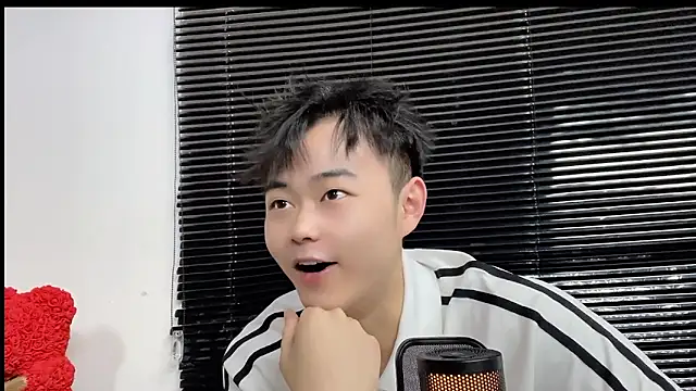 GUCCI-BOY1314 Show in webcam