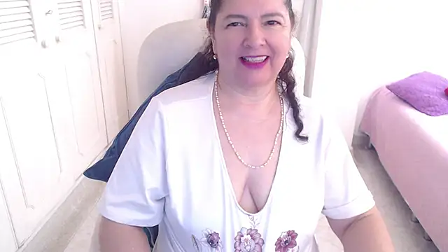 leonela_69: онлайн-секс-чат