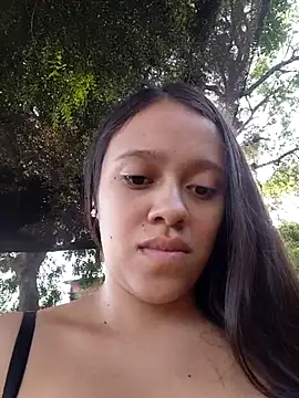 Živý XXX chat lachiki_plus