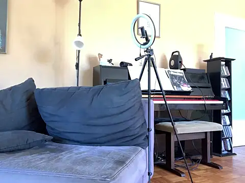 Bula94193: διαδικτυακό σόου στην κάμερα