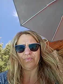 BLONDKICIA1: διαδικτυακό σόου στην κάμερα