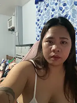 _UrSingleMamiBella_ Adlı Modelin Canlı XXX Sohbeti