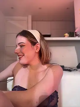 NicoleCut: διαδικτυακό σόου στην κάμερα