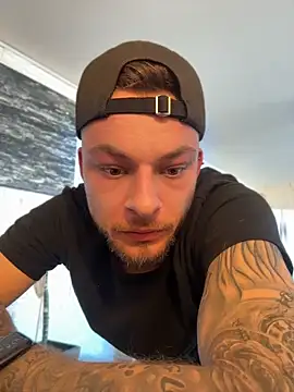 inkeddenis 在線直播表演