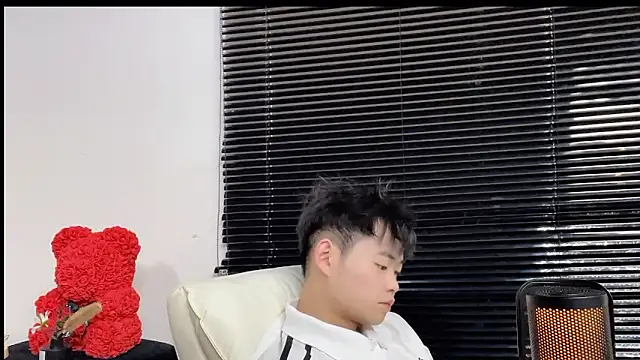 GUCCI-BOY1314 webkamerás műsora