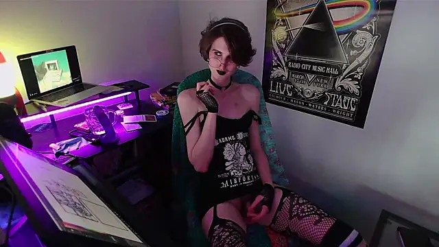 GiRL_POLARiS Show in webcam