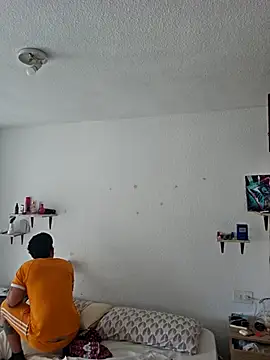 YessLaEsencia webcam show