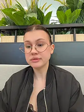 Chat +18 de RinaCat ao vivo