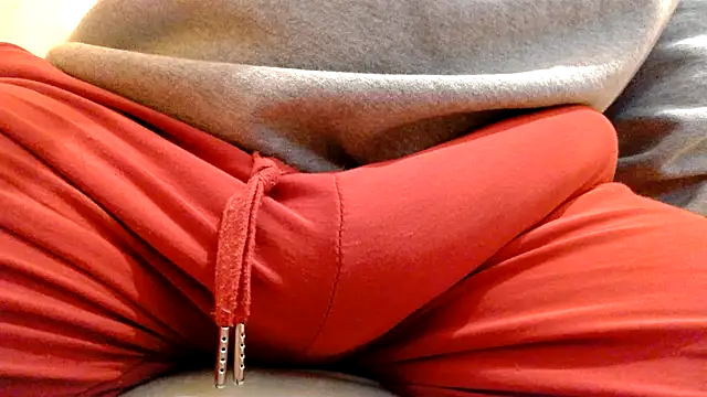 gae89tano: διαδικτυακό σόου στην κάμερα