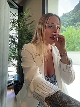 EmaSalis webkamerás műsora