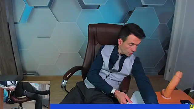 SteveTiger: διαδικτυακό σόου στην κάμερα