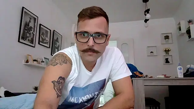 XXX chat uživo modela yanick931