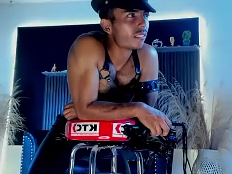 TitoBell: вебкам-шоу