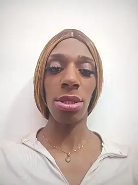 lucianadolll webkamerás műsora