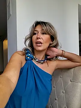 Онлайн чат XXX CelynaRoss