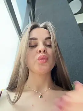 KristiRich Adlı Modelin Canlı XXX Sohbeti