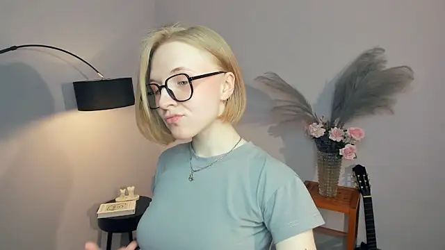 CaylaFahrni webcam show