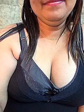 MOM-SUN-COUPLE Adlı Modelin Canlı XXX Sohbeti