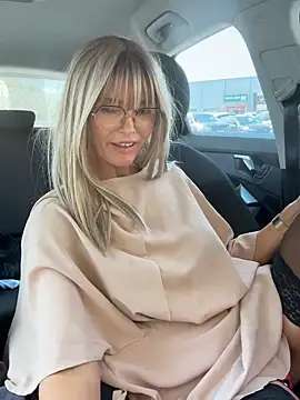 NaughtyNinky Pertunjukan Webcam