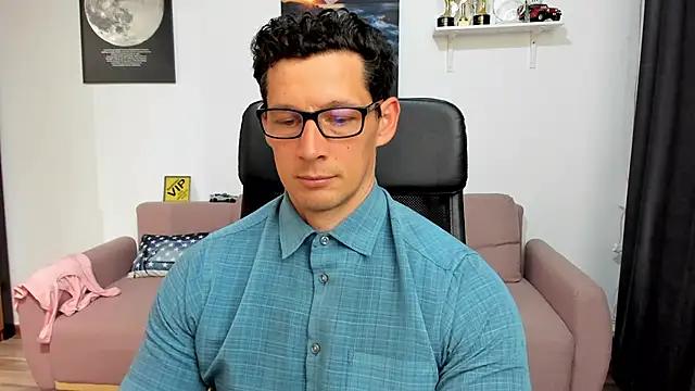 BrutusK08 Adlı Modelin Canlı XXX Sohbeti