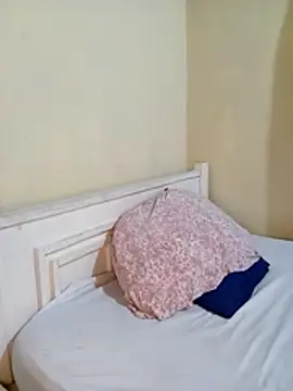 Petite_Ula live XXX chat