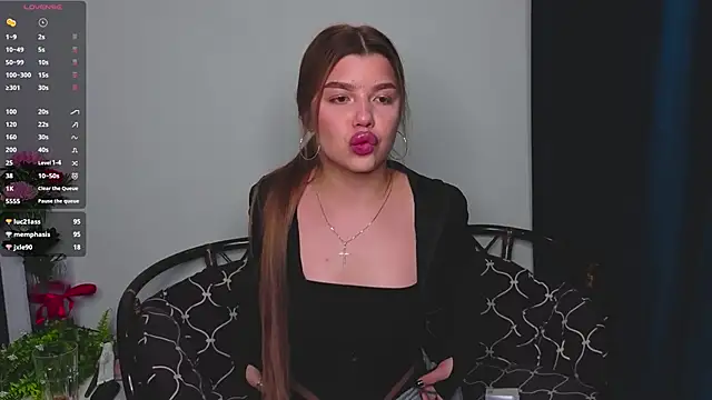 Chatroom XXX en direct de DelenaRines