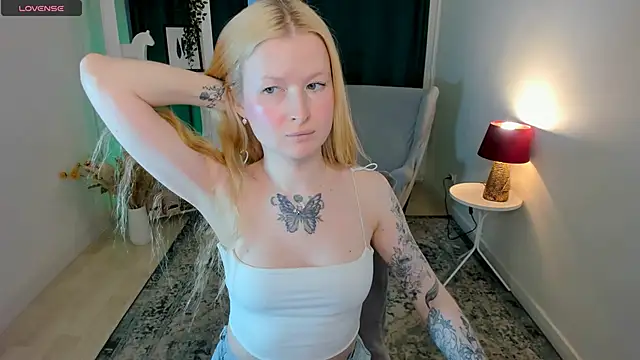 Laly_Peach Chat XXX live