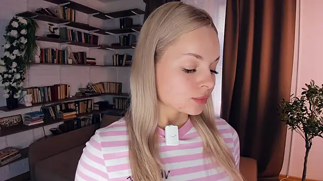 AndraQuella's Webcam Show