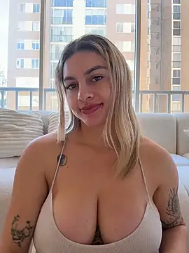 AtheneaRossi Adlı Modelin Web Kamerası Şovu