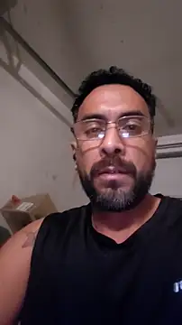 Forbidden_daddy: διαδικτυακό σόου στην κάμερα