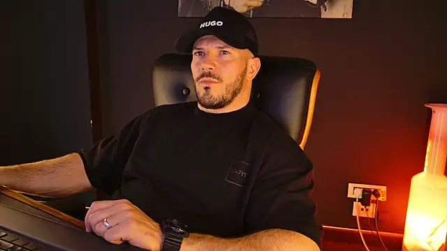 AngeloEric 即時 XXX 聊天