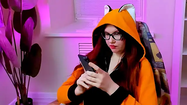 CarolGiggly Adlı Modelin Canlı XXX Sohbeti