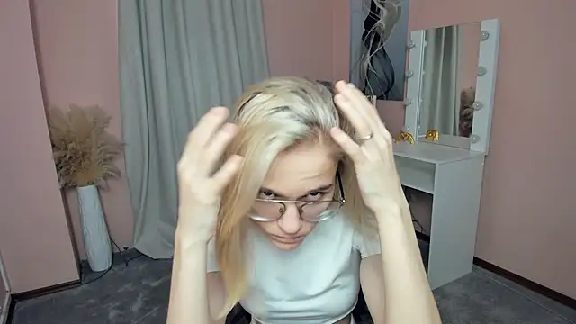 Chat XXX en directo de KarinStfleur