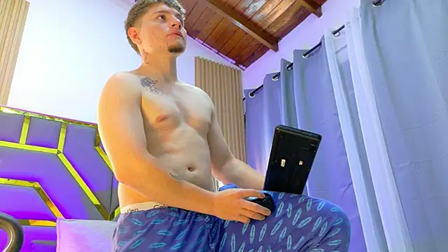 Show de Leo_Miller_ na webcam