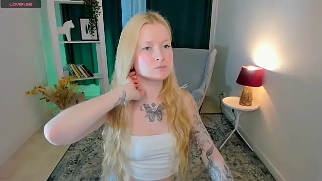 Laly_Peach Chat XXX live