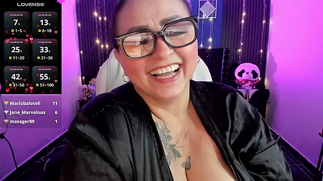 Chat XXX en directo de Ivonnee__