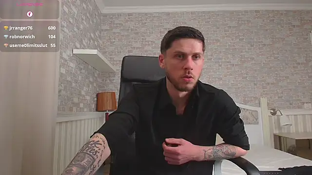 JonahShaw: διαδικτυακό σόου στην κάμερα