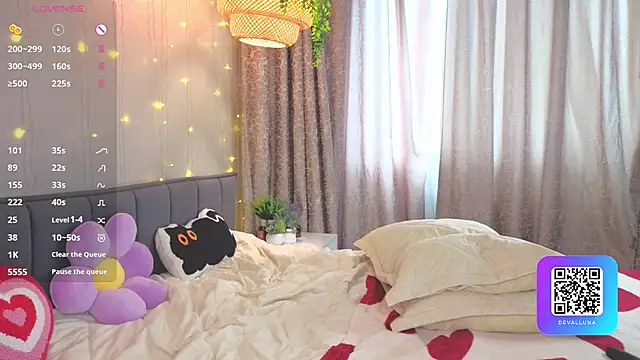 ConstanceHelmsn Live XXX chat