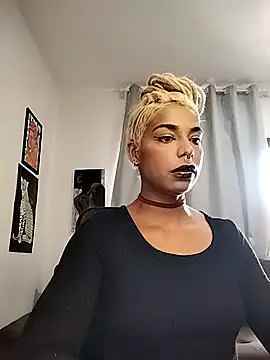 Helenoir's Live XXX Chat