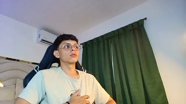 Pokazy przed kamerką – Milo_Storm