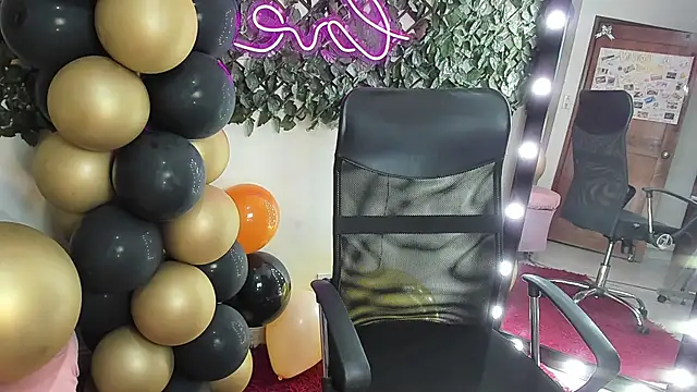 DestinyHills: онлайн-секс-чат