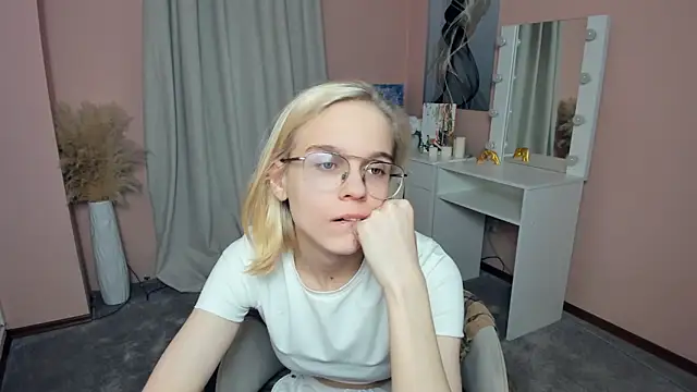 KarinStfleur live XXX chat